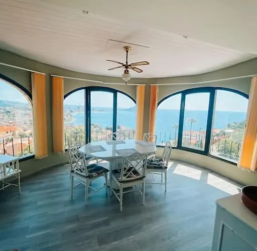 Villa Fantastica Con Vistas A La Bahia Y Con Pisciana *