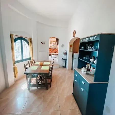 Villa Fantastica Con Vistas A La Bahia Y Con Pisciana