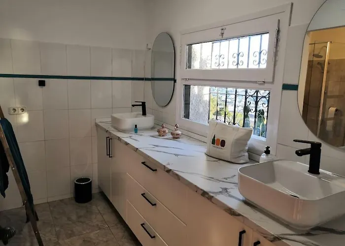 Villa Fantastica Con Vistas A La Bahia Y Con Pisciana *